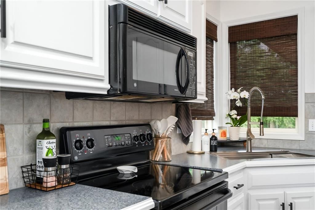 Photo 11 of 61 - 22833 W 44th Street