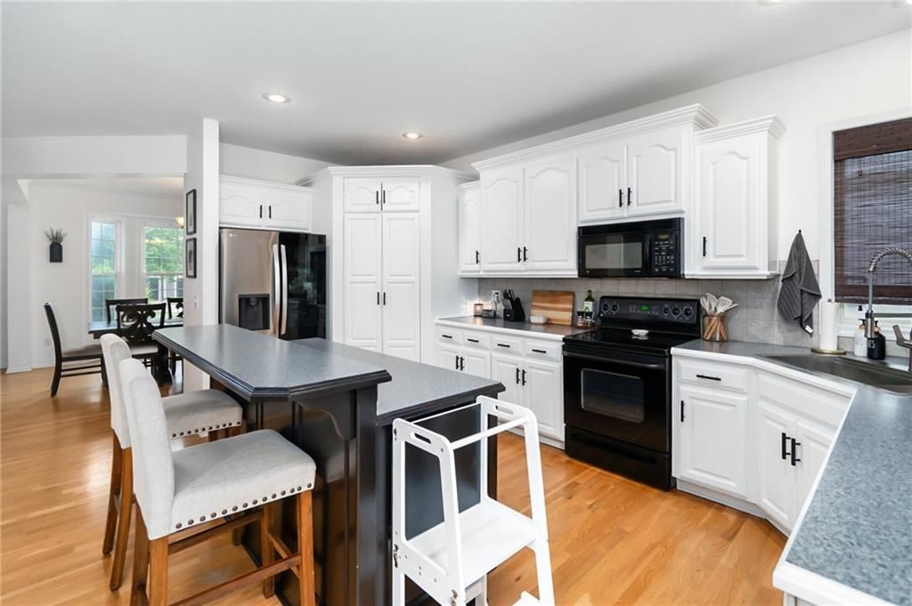 Photo 13 of 61 - 22833 W 44th Street