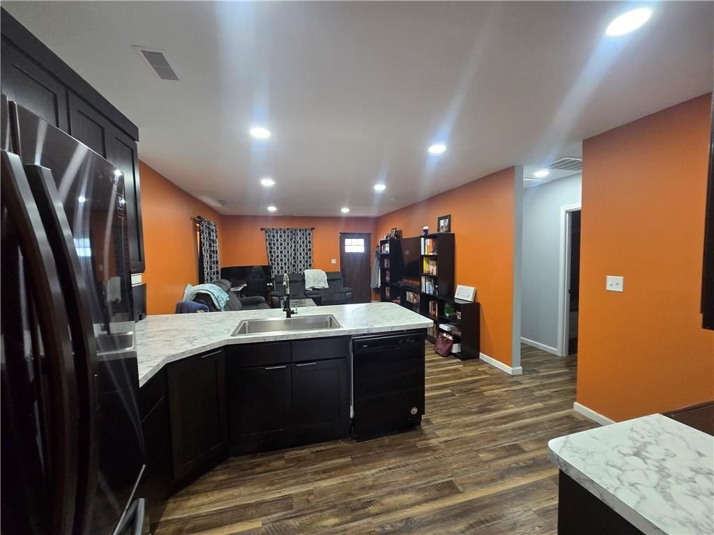 1824 S Grand Avenue — photo 6