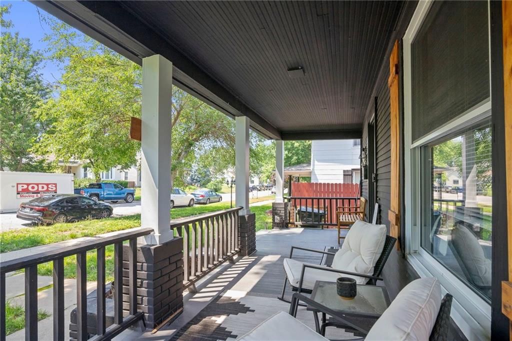 Photo 5 of 63 - 923 4th Avenue