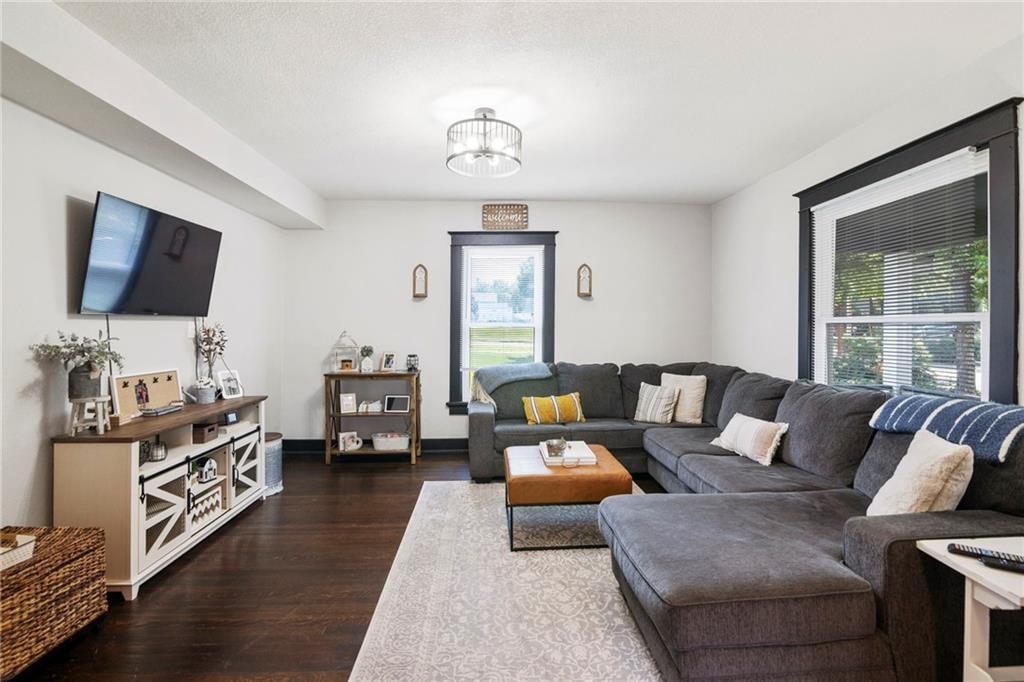 Photo 9 of 63 - 923 4th Avenue