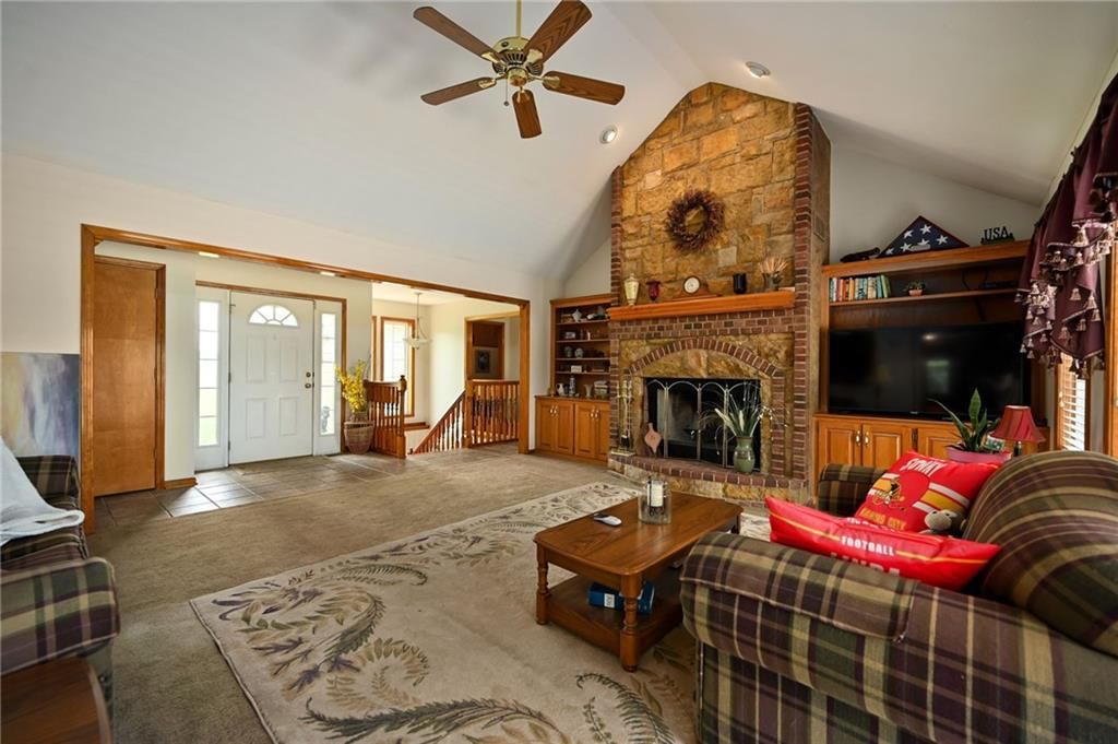 Photo 7 of 42 - 23800 Lucille Lane