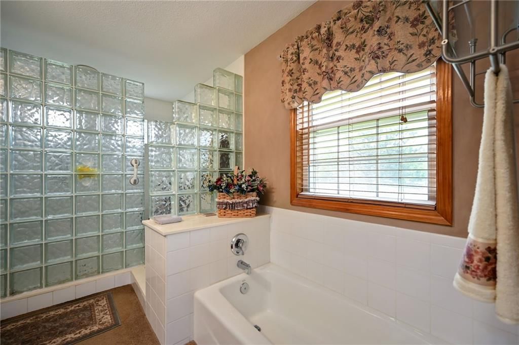 Photo 18 of 42 - 23800 Lucille Lane