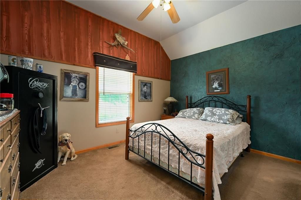 Photo 19 of 42 - 23800 Lucille Lane