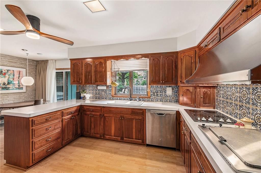 800 W 111th Terrace — photo 12