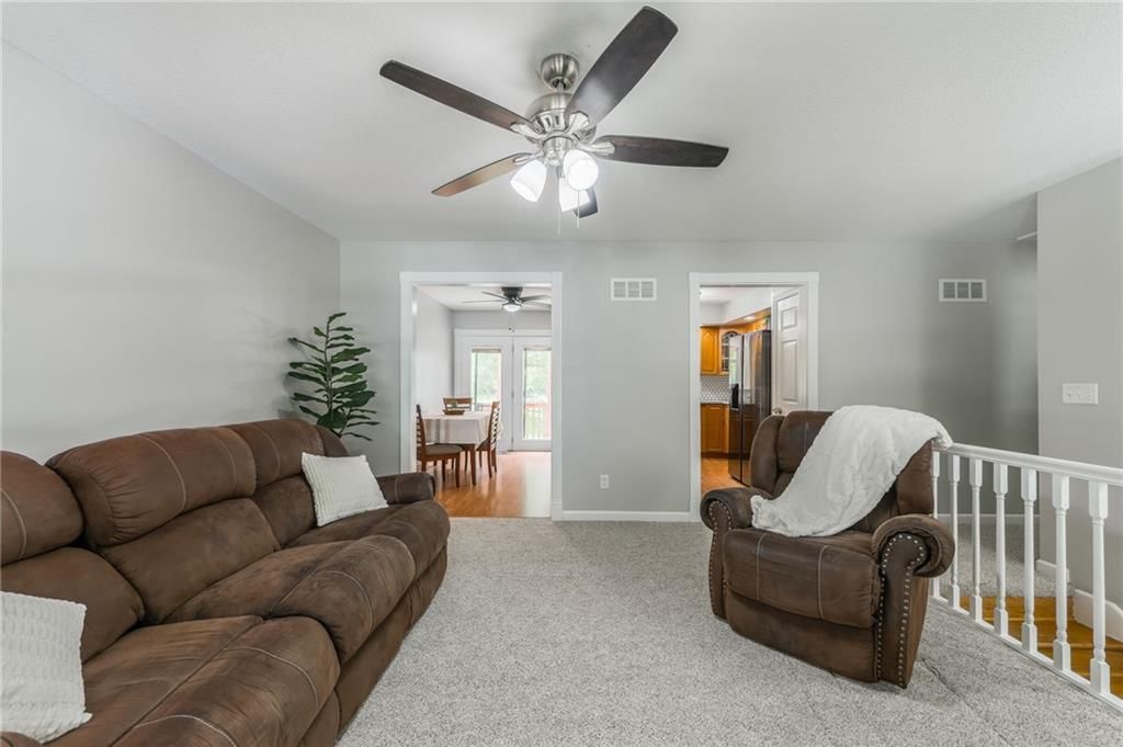 11004 N Locust Street — photo 11