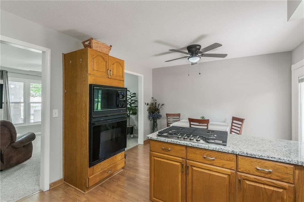11004 N Locust Street — photo 15