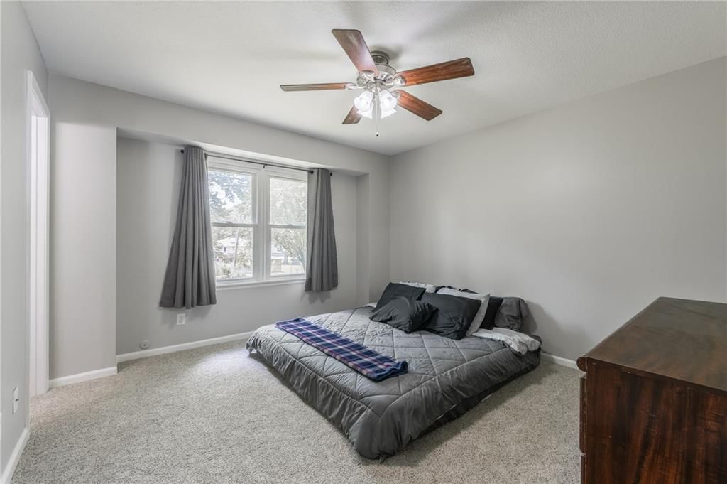 11004 N Locust Street — photo 16