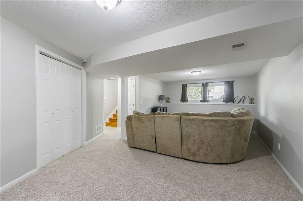 11004 N Locust Street — photo 25