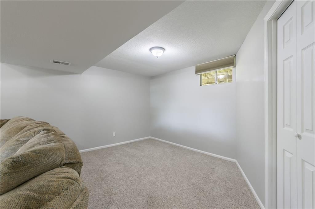 11004 N Locust Street — photo 26