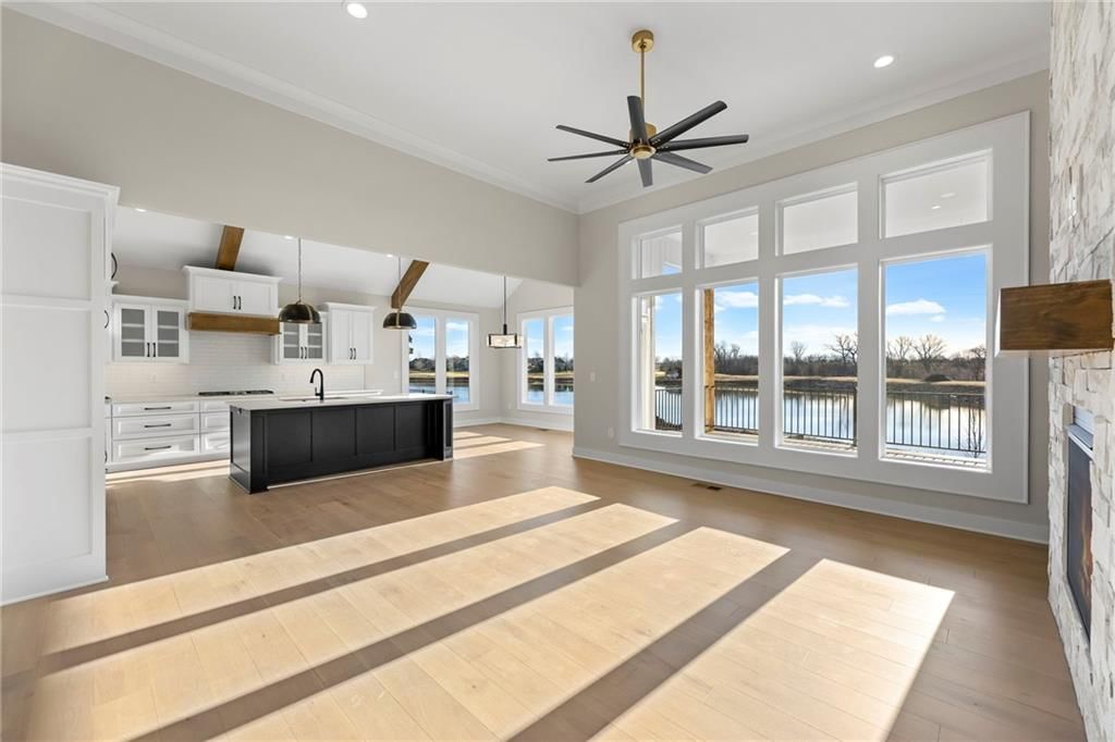 4145 Lake Shore Drive — photo 9