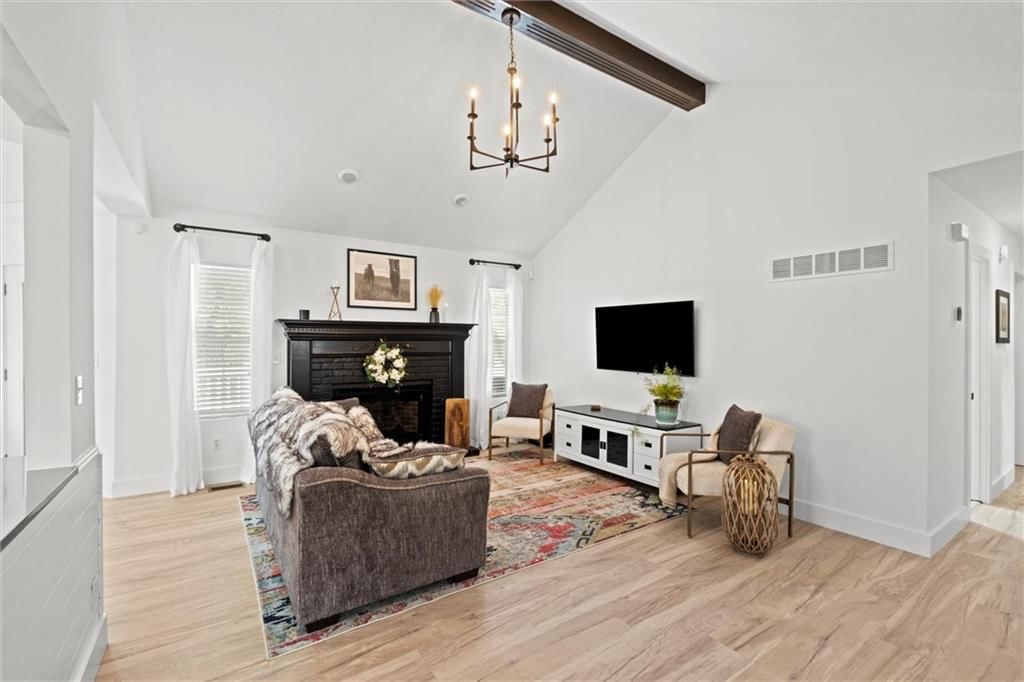Photo 5 of 34 - 2421 NW Acorn Drive