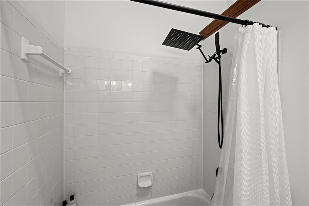 Photo 23 of 34 - 2421 NW Acorn Drive