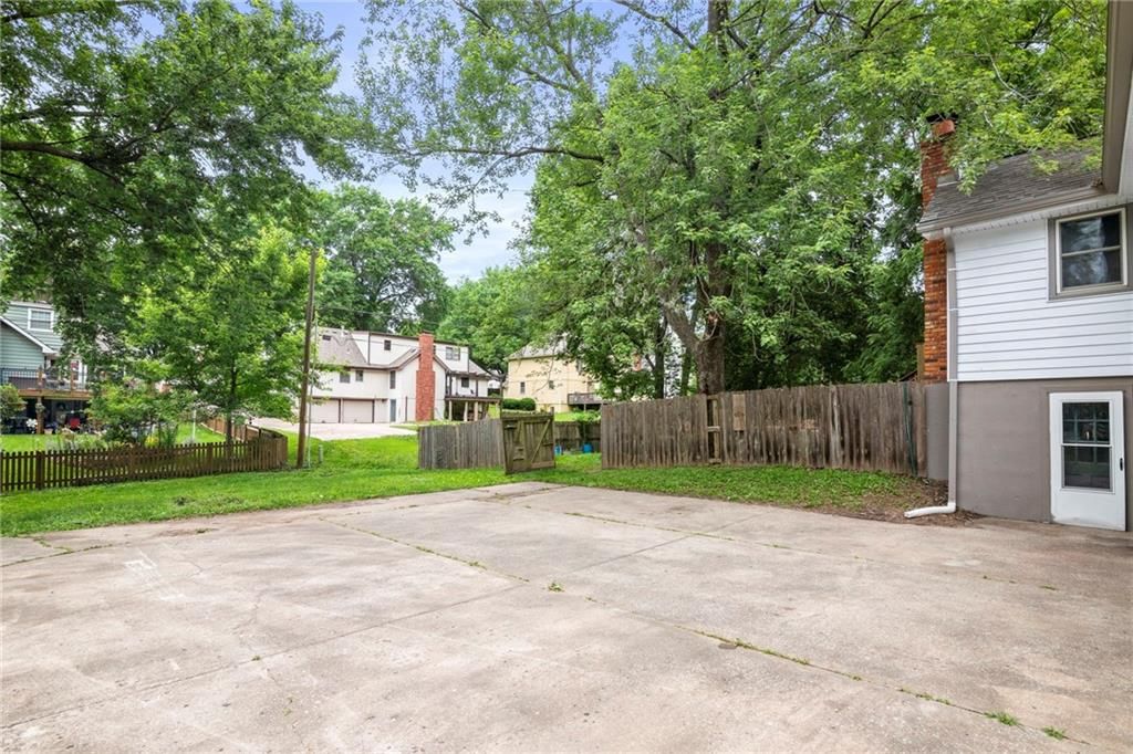6100 N Cleveland Avenue — photo 52