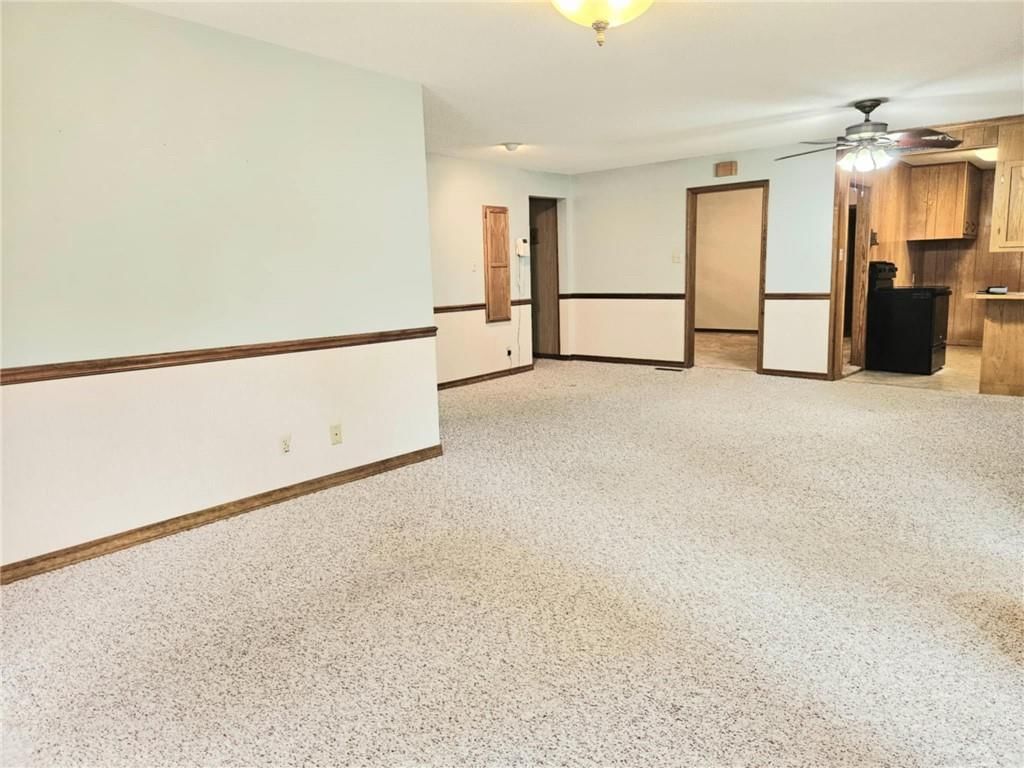 212 S Locust Street — photo 8