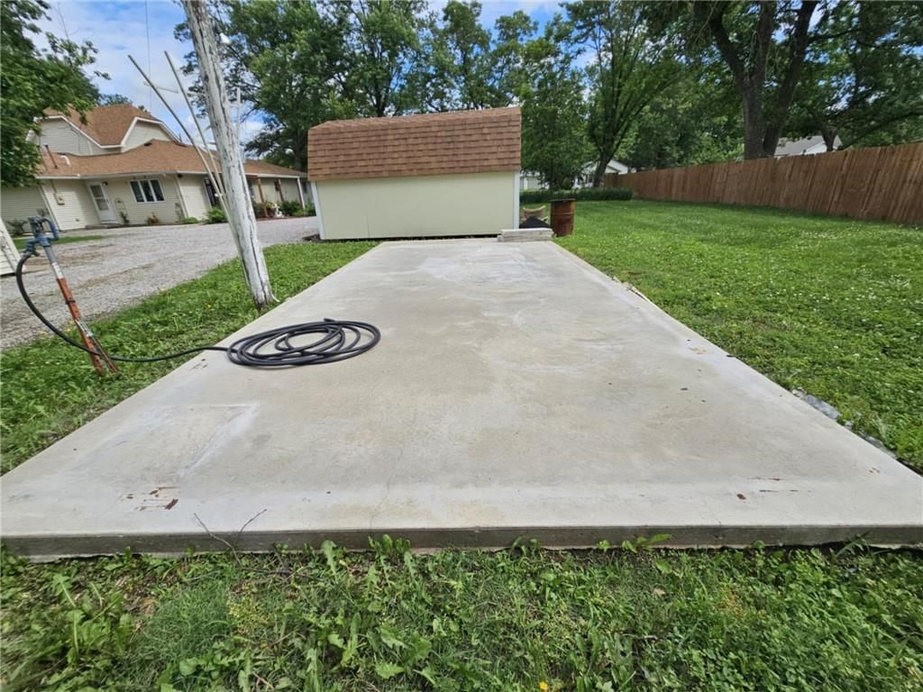 212 S Locust Street — photo 26