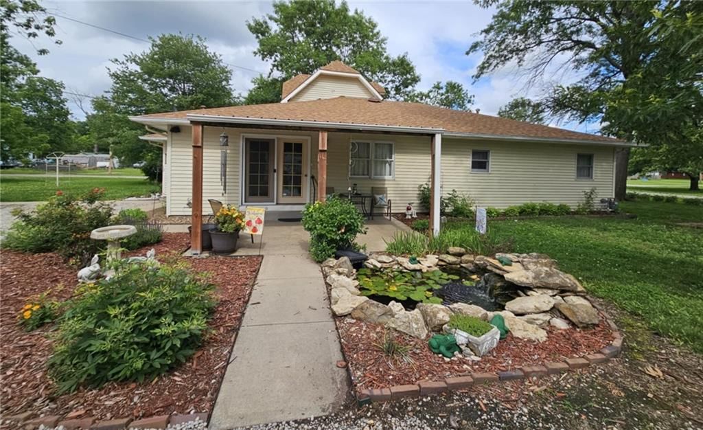 212 S Locust Street — photo 30