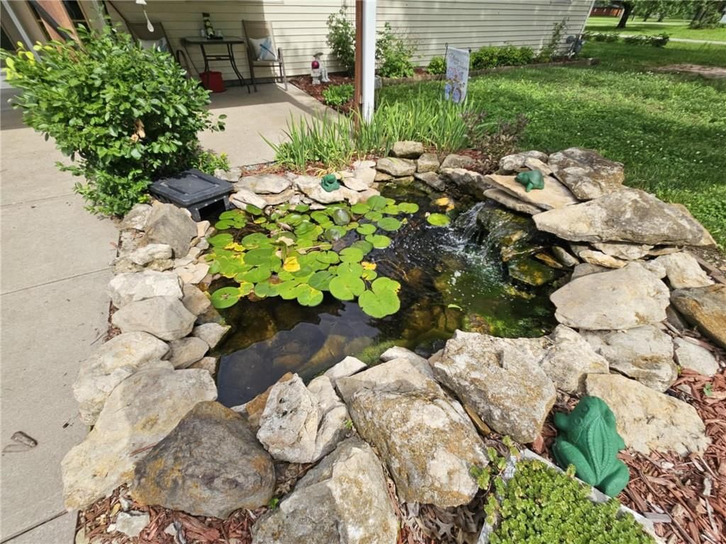 212 S Locust Street — photo 31