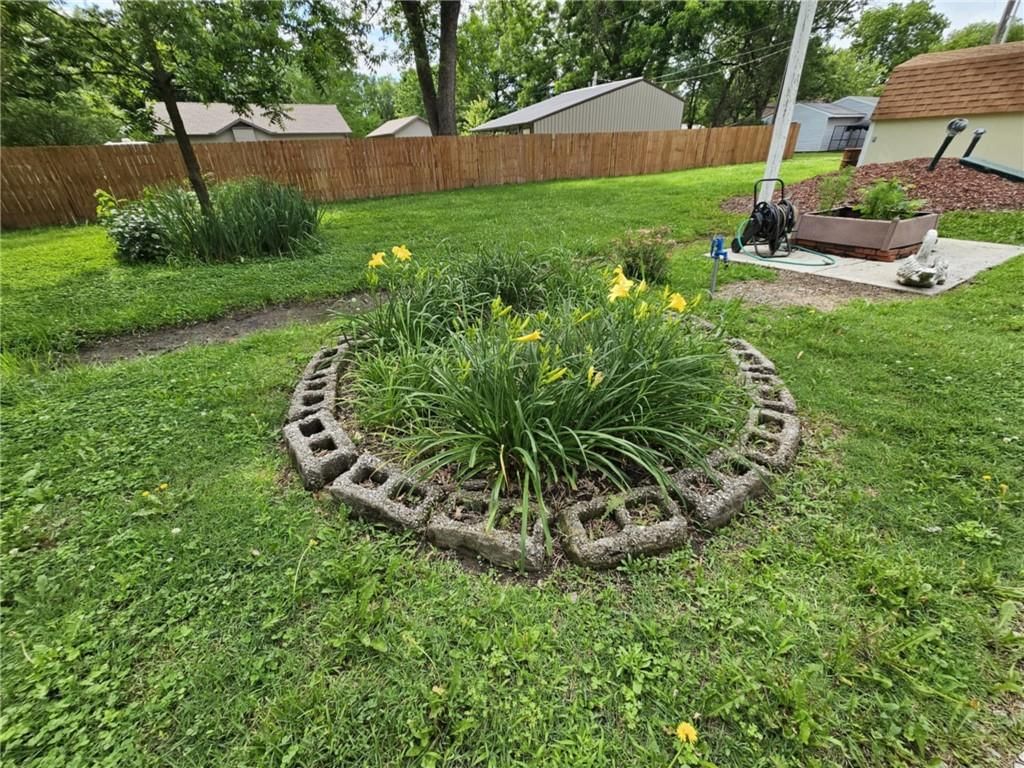 212 S Locust Street — photo 33