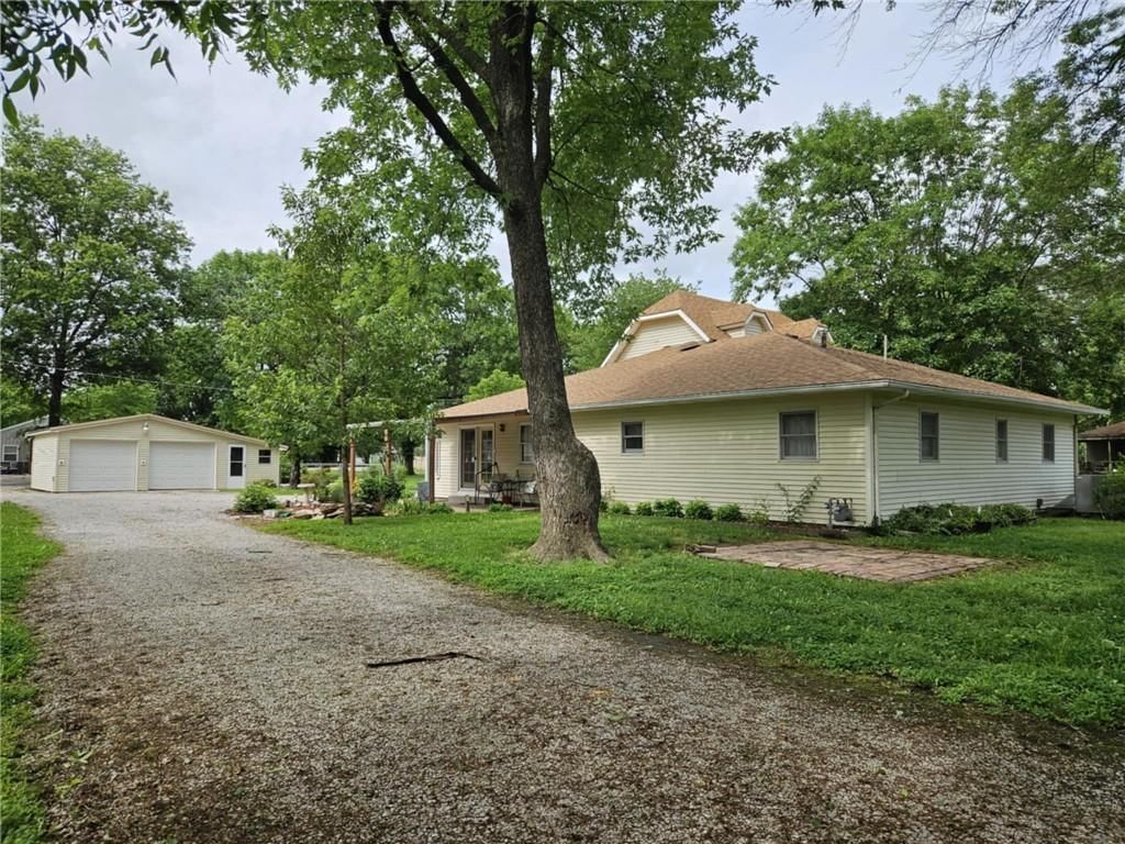 212 S Locust Street — photo 35