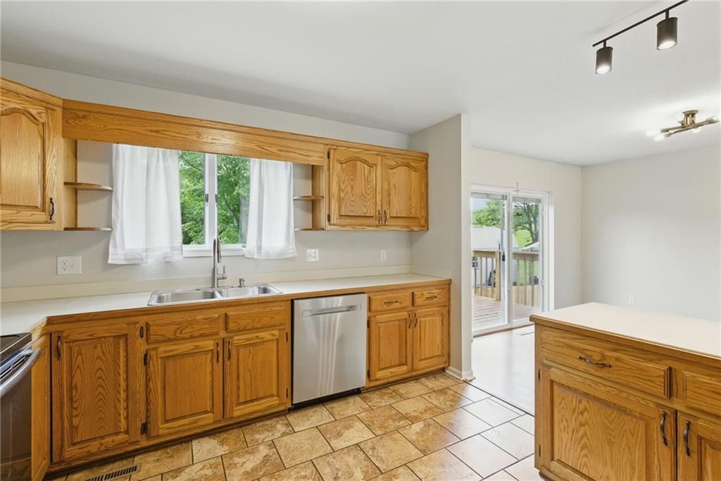 212 Sellman Street — photo 13