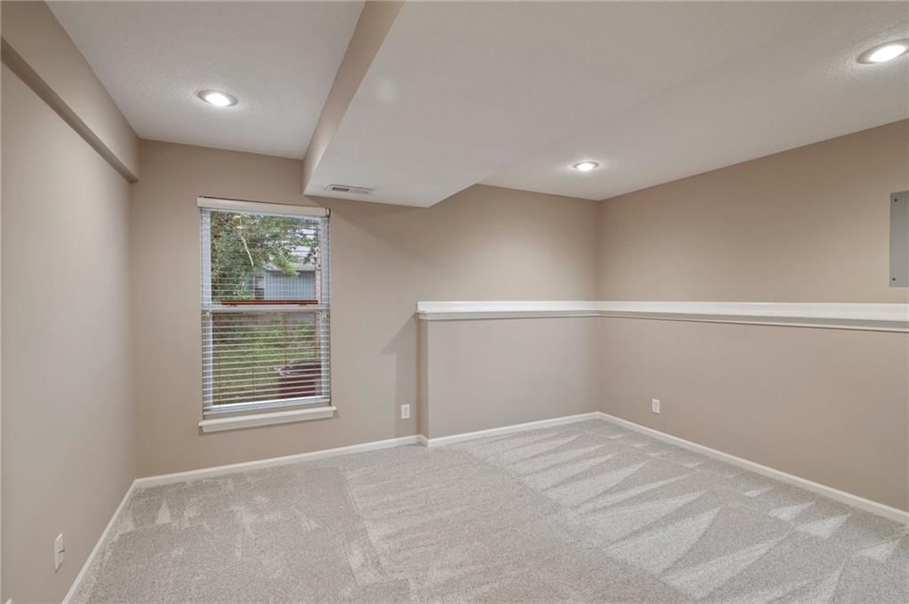 8307 N Barclay Circle — photo 32
