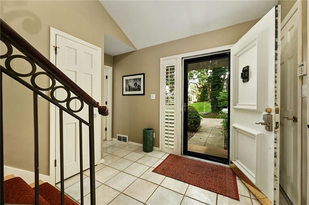 Photo 7 of 19 - 490 W 49th Terrace