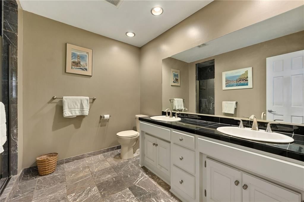 Photo 8 of 19 - 490 W 49th Terrace
