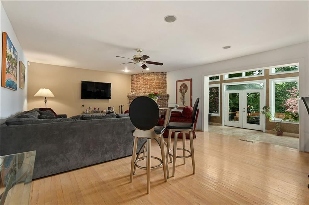 Photo 9 of 19 - 490 W 49th Terrace