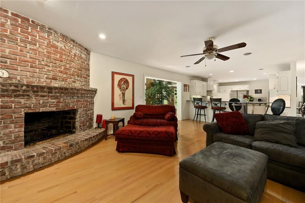 Photo 10 of 19 - 490 W 49th Terrace