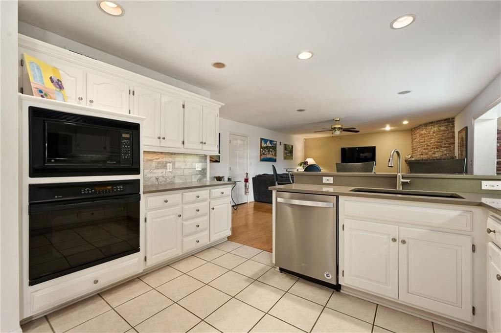 Photo 13 of 19 - 490 W 49th Terrace