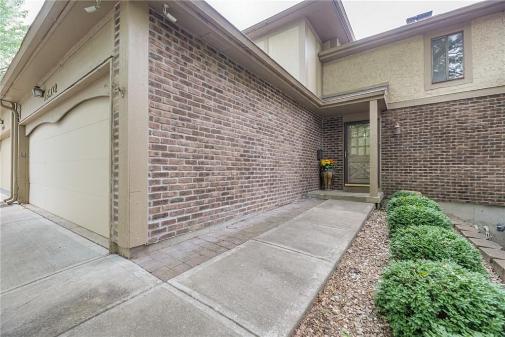 10902 W 96TH Terrace — photo 32