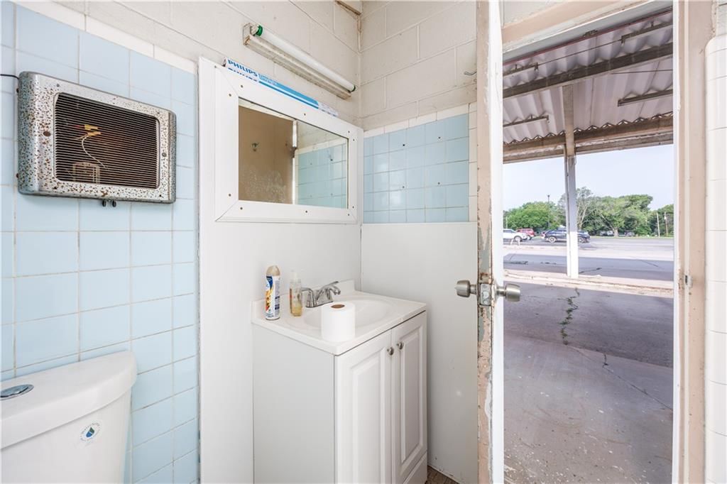 209 N Liberty Street — photo 15