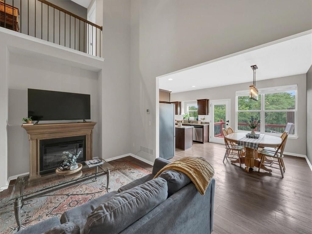 Photo 11 of 27 - 21818 W 123rd Terrace