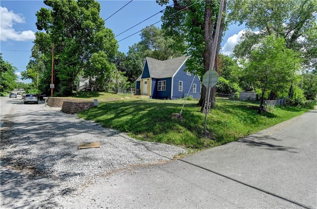 3701 N Cherry Street — photo 36