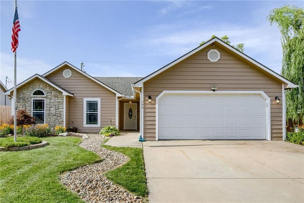 506 12th Terrace, Tonganoxie, KS