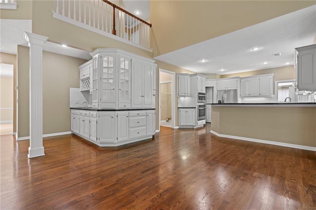 Photo 10 of 33 - 512 NW Highcliffe Drive