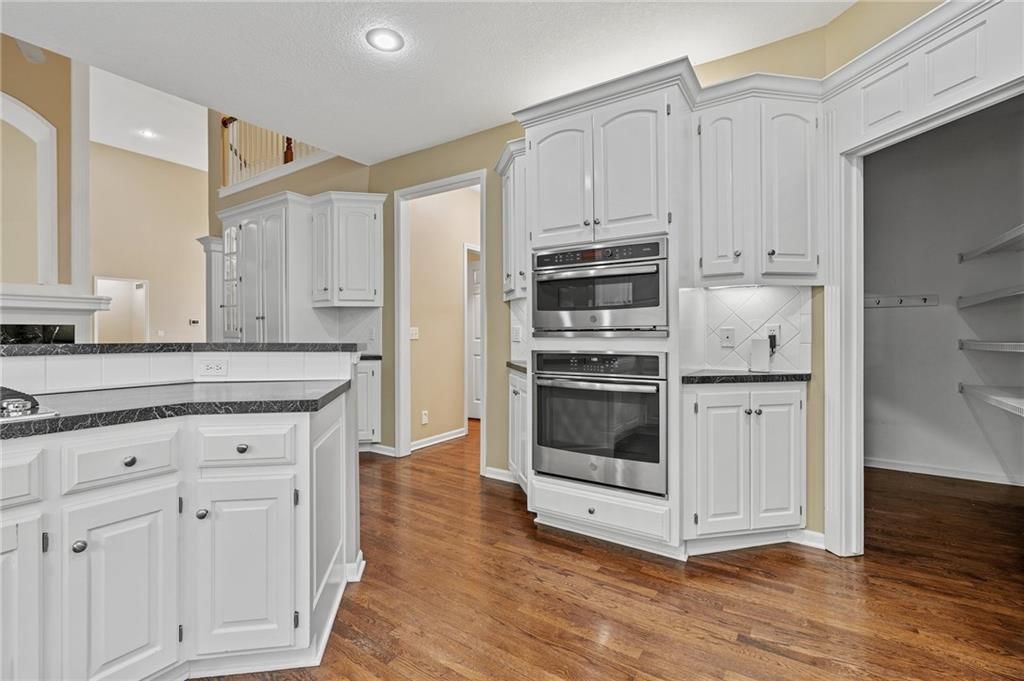 Photo 13 of 33 - 512 NW Highcliffe Drive