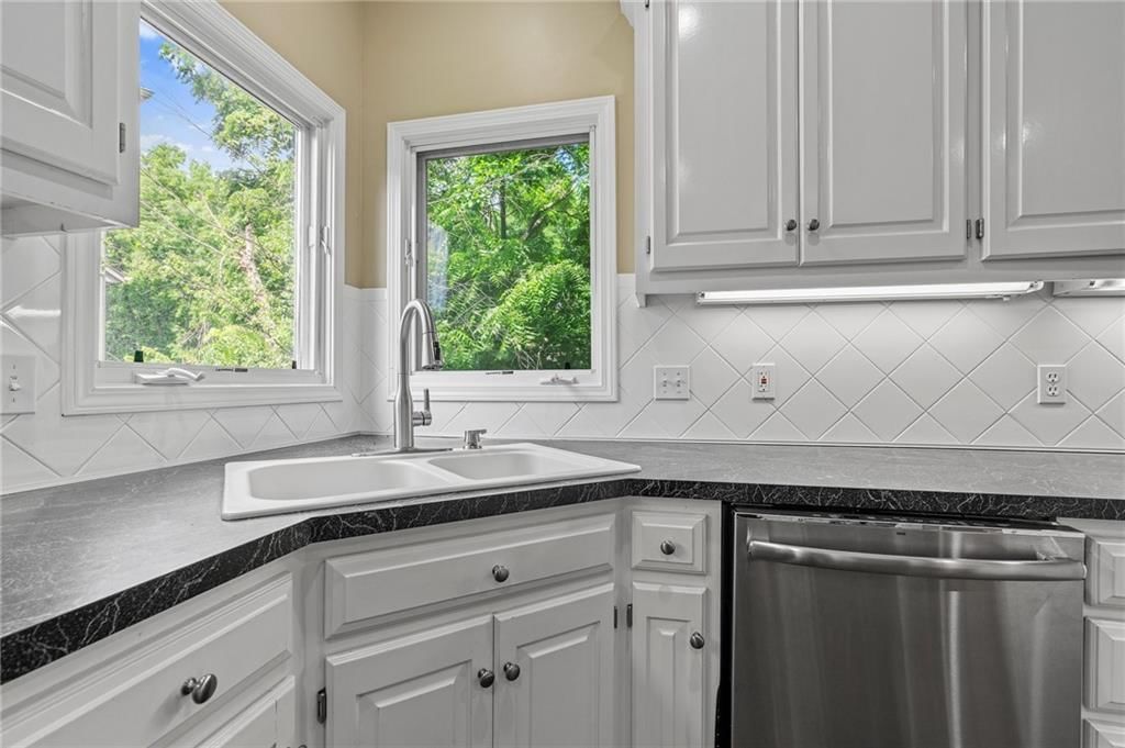 Photo 14 of 33 - 512 NW Highcliffe Drive