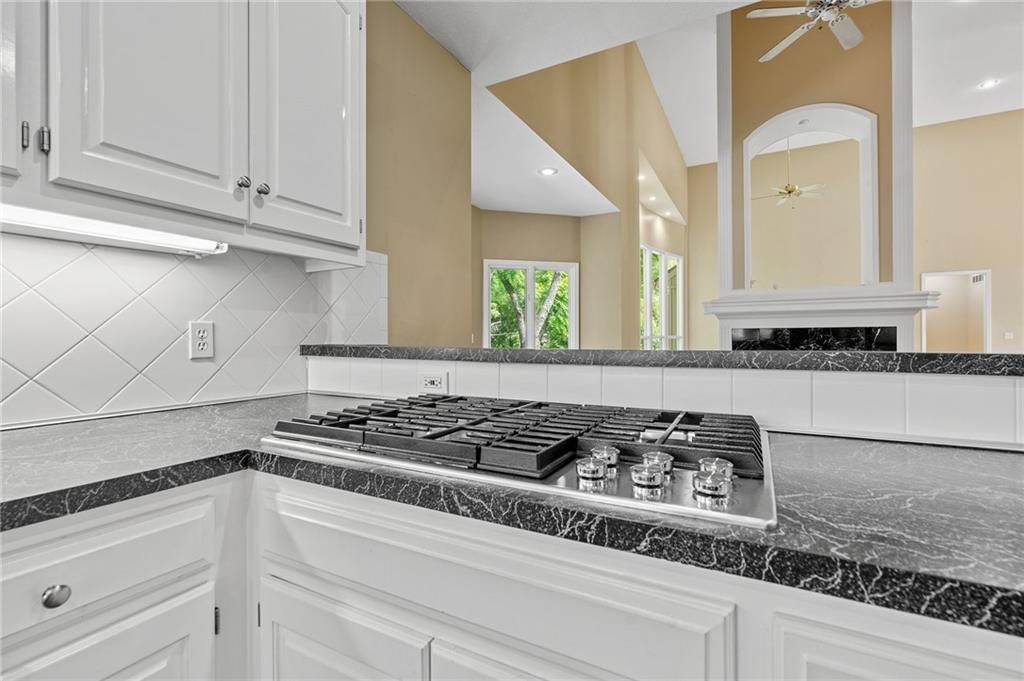 Photo 15 of 33 - 512 NW Highcliffe Drive
