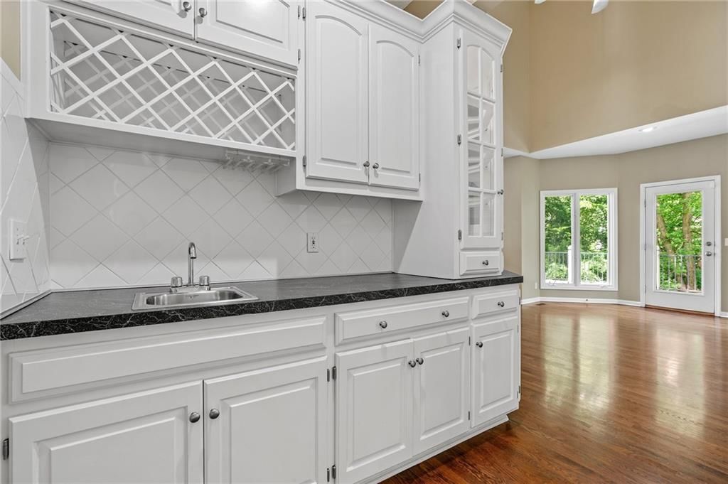 Photo 16 of 33 - 512 NW Highcliffe Drive