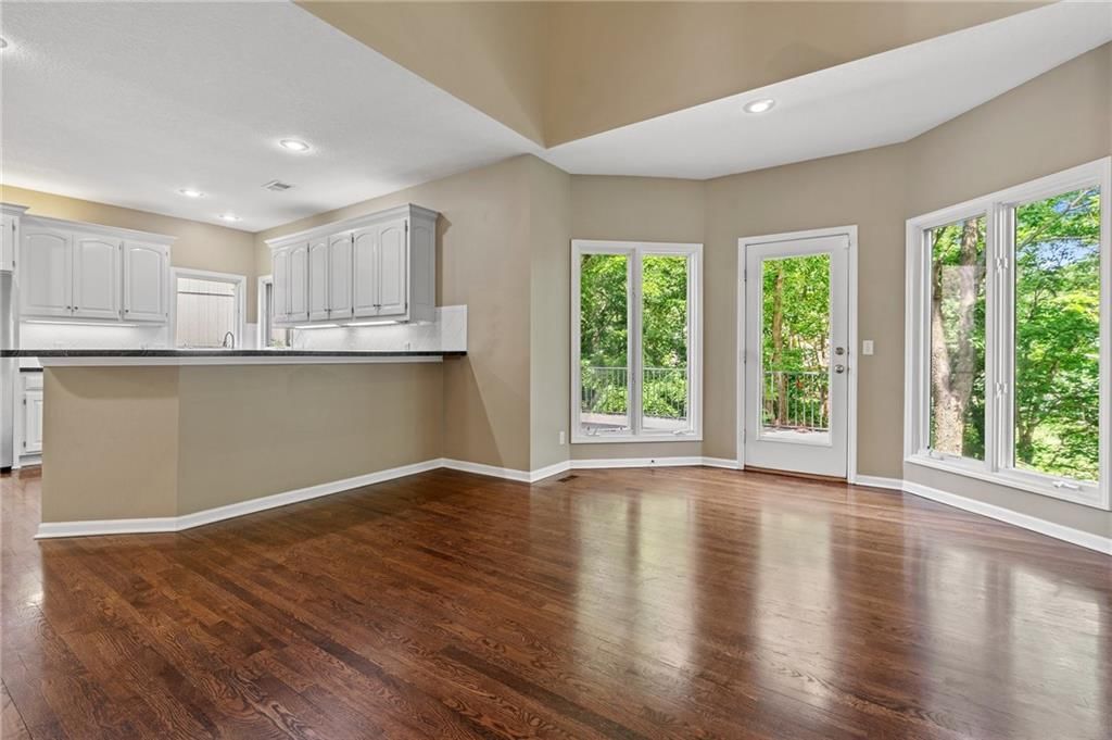 Photo 18 of 33 - 512 NW Highcliffe Drive