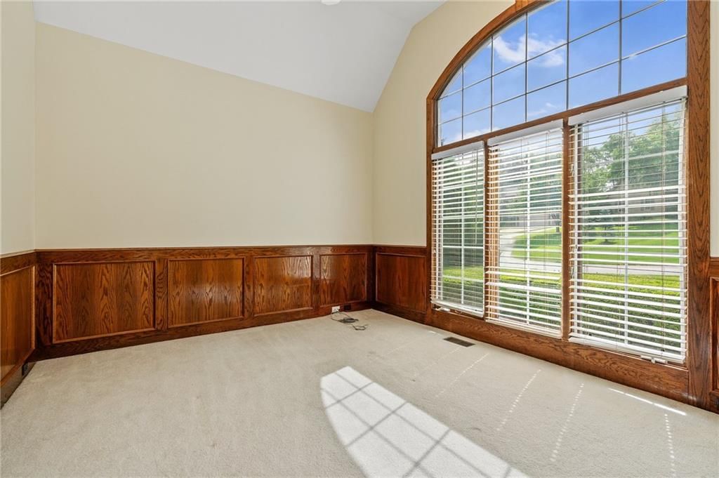 Photo 33 of 33 - 512 NW Highcliffe Drive