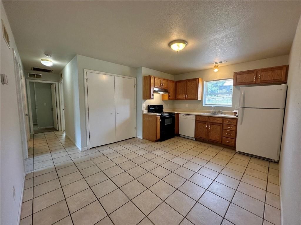 2804 Wenzel Avenue — photo 3