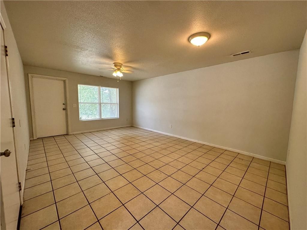 2804 Wenzel Avenue — photo 5