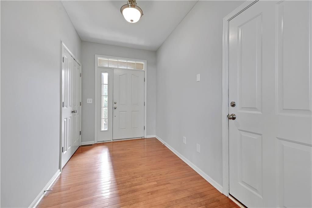 Photo 4 of 37 - 16127 Linden Street