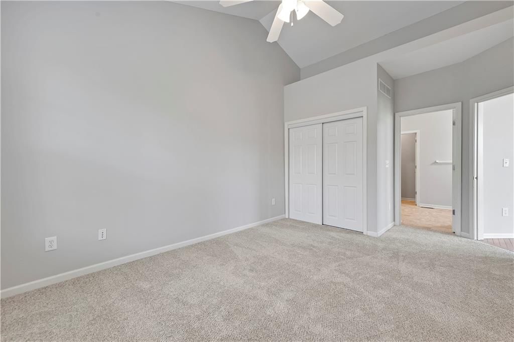 Photo 12 of 37 - 16127 Linden Street