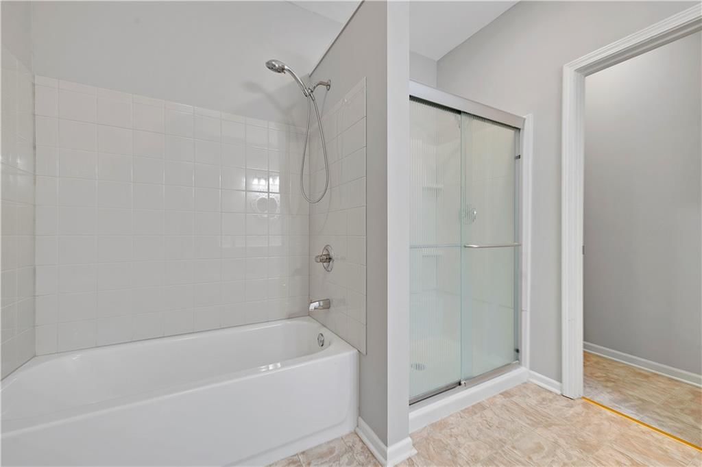 Photo 15 of 37 - 16127 Linden Street