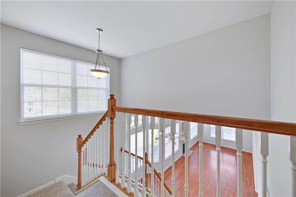 Photo 17 of 37 - 16127 Linden Street