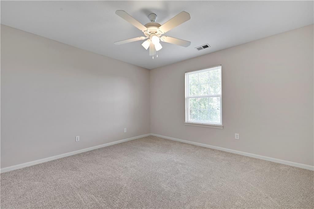 Photo 18 of 37 - 16127 Linden Street